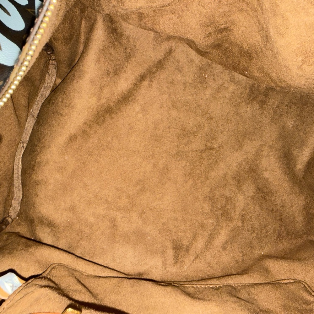 Louis Vuitton - Picture 8 of 8